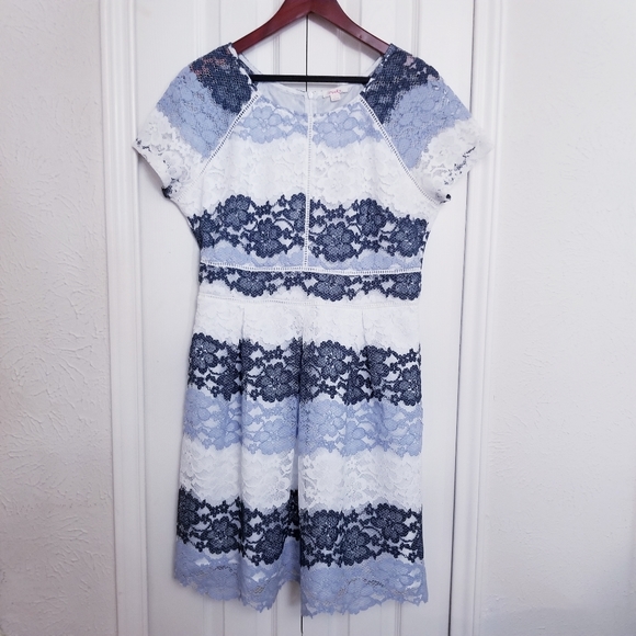 Modern, Ombre, Lace Dress - Picture 11 of 15